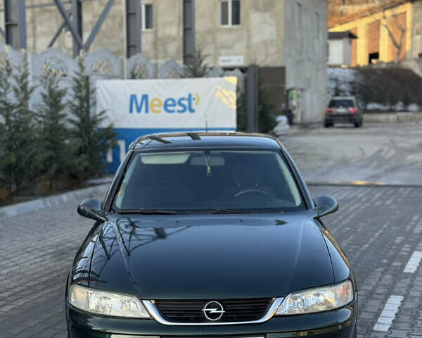 Зеленый Опель Вектра, объемом двигателя 1.6 л и пробегом 285 тыс. км за 2450 $, фото 2 на Automoto.ua