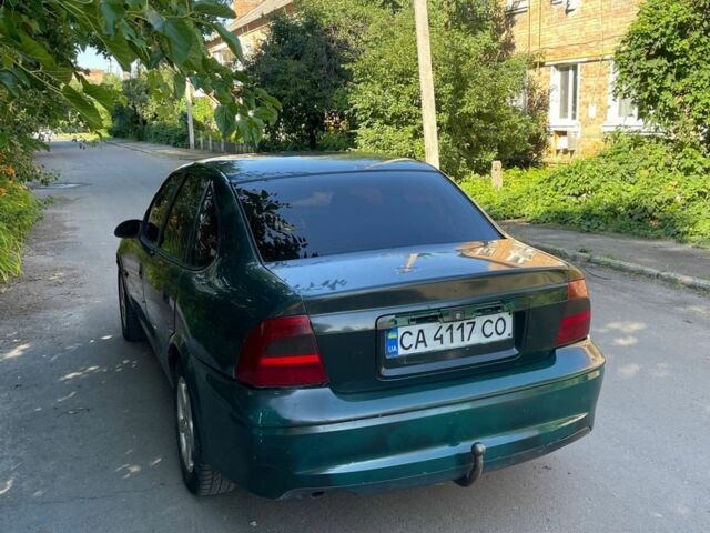 Зеленый Опель Вектра, объемом двигателя 2 л и пробегом 164 тыс. км за 1350 $, фото 4 на Automoto.ua