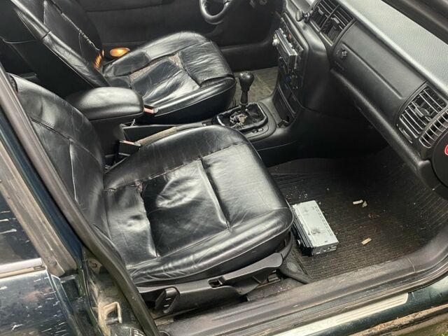 Зеленый Опель Вектра, объемом двигателя 2.2 л и пробегом 200 тыс. км за 594 $, фото 4 на Automoto.ua