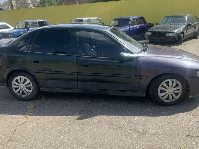 Зелений Опель Вектра, об'ємом двигуна 2 л та пробігом 3 тис. км за 960 $, фото 3 на Automoto.ua