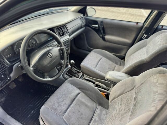 Зеленый Опель Вектра, объемом двигателя 0 л и пробегом 300 тыс. км за 1100 $, фото 7 на Automoto.ua