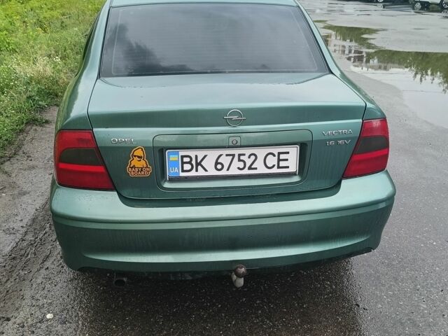 Зеленый Опель Вектра, объемом двигателя 1.6 л и пробегом 240 тыс. км за 2550 $, фото 3 на Automoto.ua
