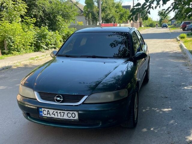Зеленый Опель Вектра, объемом двигателя 2 л и пробегом 164 тыс. км за 1350 $, фото 2 на Automoto.ua