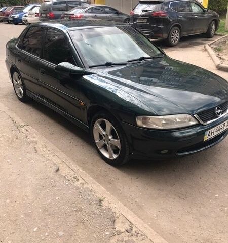 Зелений Опель Вектра, об'ємом двигуна 2 л та пробігом 260 тис. км за 3300 $, фото 3 на Automoto.ua
