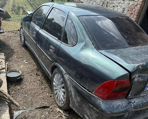 Зеленый Опель Вектра, объемом двигателя 1.8 л и пробегом 225 тыс. км за 1200 $, фото 4 на Automoto.ua