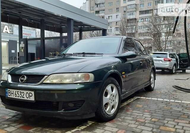 Зеленый Опель Вектра, объемом двигателя 2.17 л и пробегом 296 тыс. км за 4000 $, фото 3 на Automoto.ua