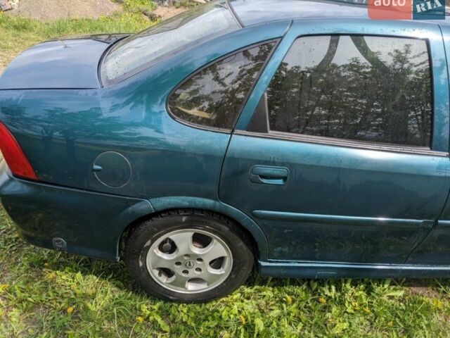 Зелений Опель Вектра, об'ємом двигуна 2 л та пробігом 300 тис. км за 2000 $, фото 4 на Automoto.ua