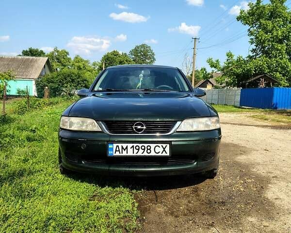 Зелений Опель Вектра, об'ємом двигуна 1.6 л та пробігом 219 тис. км за 2450 $, фото 7 на Automoto.ua