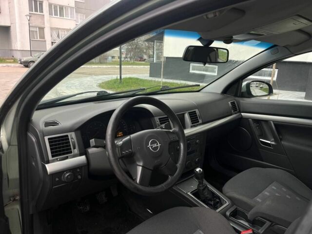 Зеленый Опель Вектра, объемом двигателя 1.9 л и пробегом 310 тыс. км за 1950 $, фото 4 на Automoto.ua