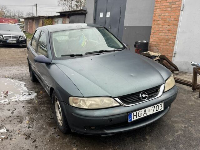 Зелений Опель Вектра, об'ємом двигуна 2 л та пробігом 300 тис. км за 900 $, фото 1 на Automoto.ua