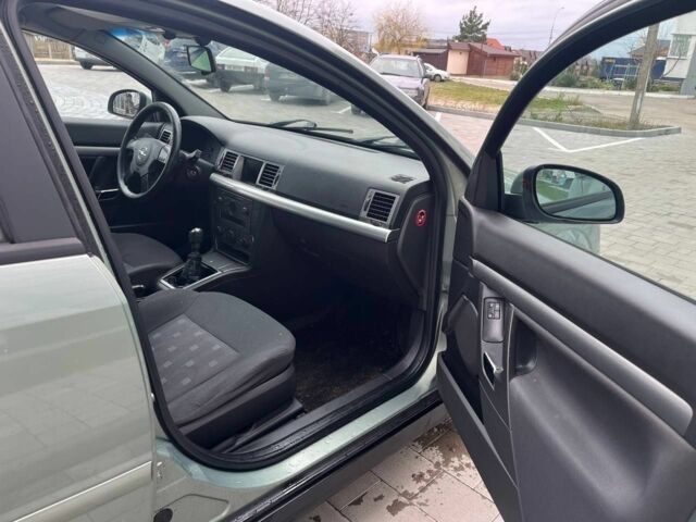 Зеленый Опель Вектра, объемом двигателя 1.9 л и пробегом 310 тыс. км за 1950 $, фото 5 на Automoto.ua