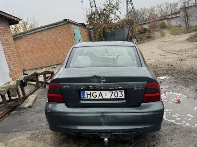 Зелений Опель Вектра, об'ємом двигуна 2 л та пробігом 300 тис. км за 900 $, фото 3 на Automoto.ua