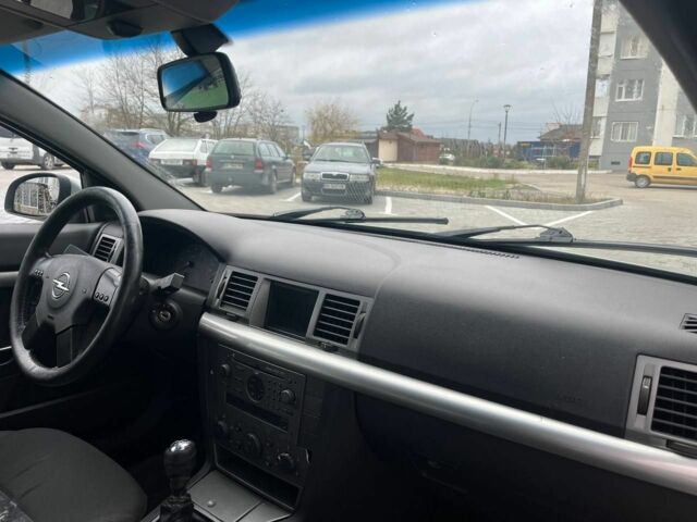 Зеленый Опель Вектра, объемом двигателя 1.9 л и пробегом 310 тыс. км за 1950 $, фото 6 на Automoto.ua