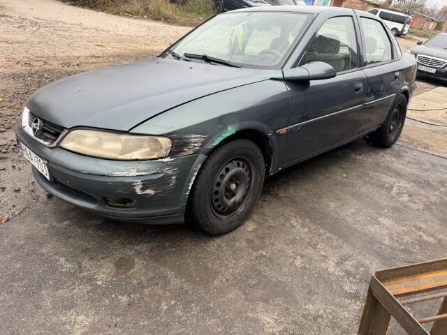 Зелений Опель Вектра, об'ємом двигуна 2 л та пробігом 300 тис. км за 900 $, фото 2 на Automoto.ua