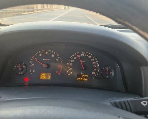 Зеленый Опель Вектра, объемом двигателя 2.2 л и пробегом 260 тыс. км за 4200 $, фото 13 на Automoto.ua