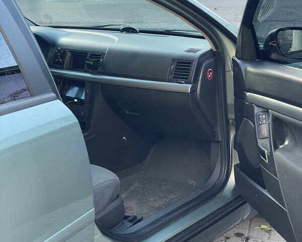 Опель Вектра 2003 в Славянске на Automoto.ua Зеленый Опель Вектра, объемом двигателя 2.21 л и пробегом 320 тыс. км за 3500 $, фото 6 на Automoto.ua