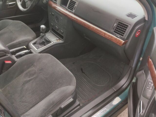 Зелений Опель Вектра, об'ємом двигуна 2 л та пробігом 333 тис. км за 2100 $, фото 17 на Automoto.ua