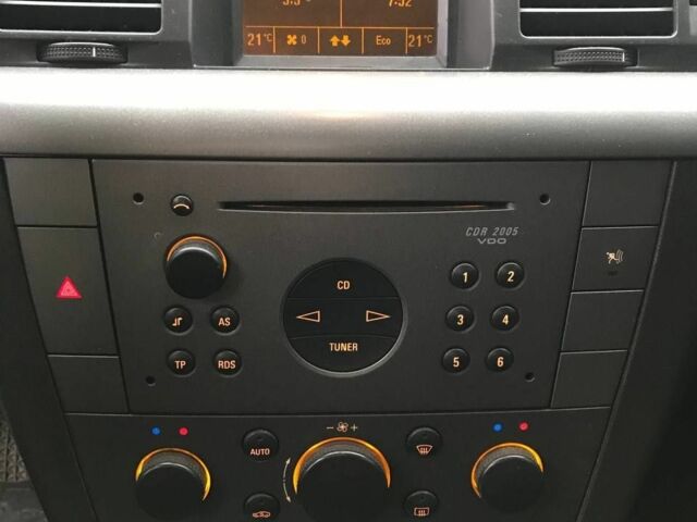 Зеленый Опель Вектра, объемом двигателя 1.8 л и пробегом 240 тыс. км за 3650 $, фото 5 на Automoto.ua