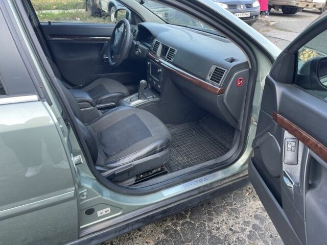 Зелений Опель Вектра, об'ємом двигуна 2.2 л та пробігом 278 тис. км за 3950 $, фото 8 на Automoto.ua