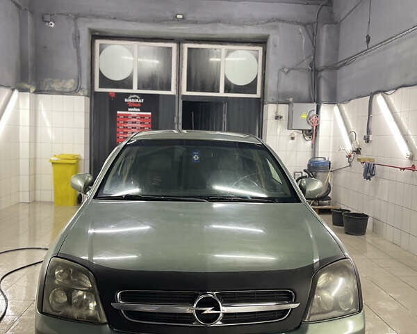 Зеленый Опель Вектра, объемом двигателя 2.2 л и пробегом 350 тыс. км за 3099 $, фото 2 на Automoto.ua