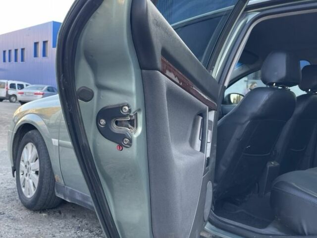 Зелений Опель Вектра, об'ємом двигуна 2.2 л та пробігом 278 тис. км за 3950 $, фото 14 на Automoto.ua