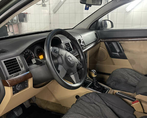 Зеленый Опель Вектра, объемом двигателя 2.2 л и пробегом 350 тыс. км за 3099 $, фото 3 на Automoto.ua