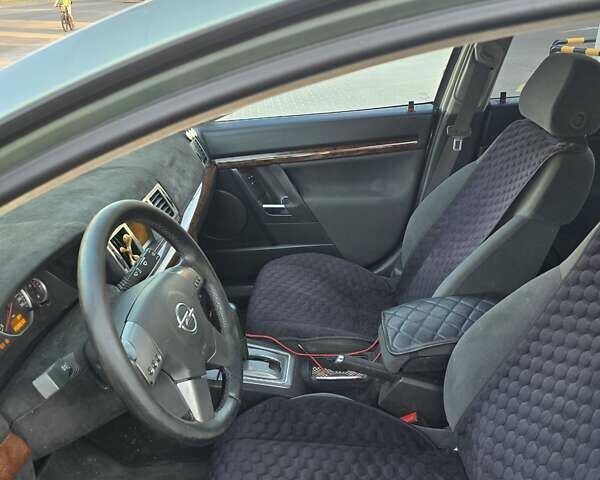 Зеленый Опель Вектра, объемом двигателя 2.2 л и пробегом 325 тыс. км за 4600 $, фото 2 на Automoto.ua