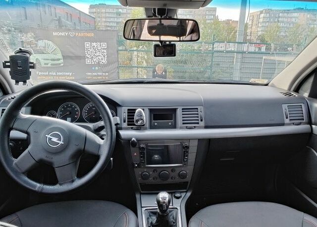 Зеленый Опель Вектра, объемом двигателя 1.6 л и пробегом 155 тыс. км за 5650 $, фото 2 на Automoto.ua