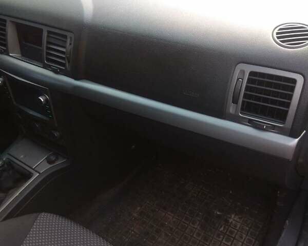 Зелений Опель Вектра, об'ємом двигуна 1.6 л та пробігом 350 тис. км за 3700 $, фото 6 на Automoto.ua