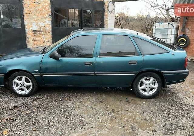 Зеленый Опель Вектра, объемом двигателя 1.8 л и пробегом 394 тыс. км за 1100 $, фото 3 на Automoto.ua