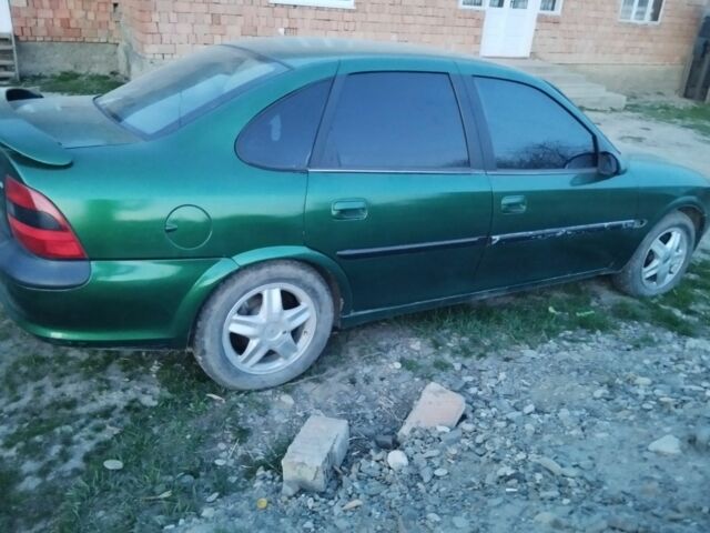 Зеленый Опель Вектра, объемом двигателя 0 л и пробегом 300 тыс. км за 1500 $, фото 3 на Automoto.ua