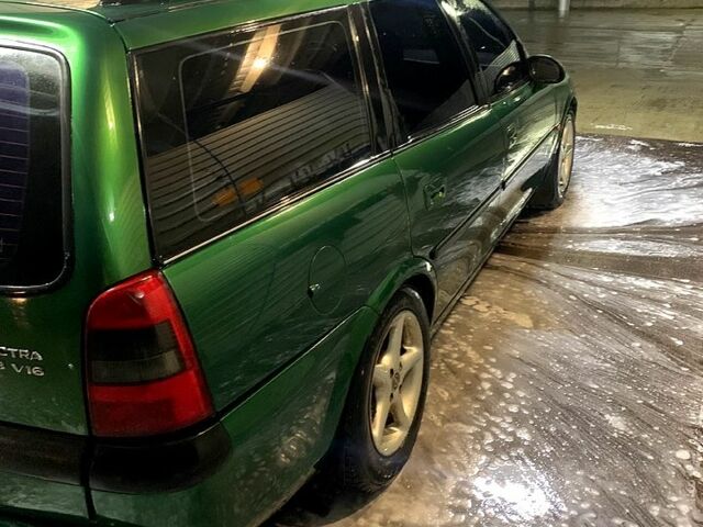 Зелений Опель Вектра, об'ємом двигуна 1.8 л та пробігом 375 тис. км за 2200 $, фото 3 на Automoto.ua