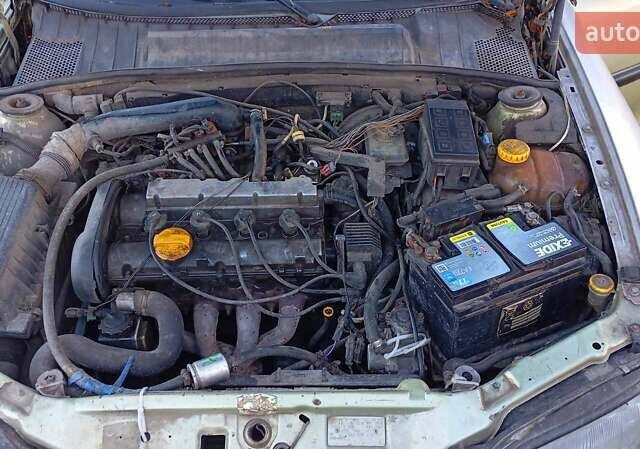 Зеленый Опель Вектра, объемом двигателя 1.6 л и пробегом 360 тыс. км за 1100 $, фото 7 на Automoto.ua