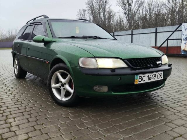 Зеленый Опель Вектра, объемом двигателя 1.8 л и пробегом 334 тыс. км за 2200 $, фото 2 на Automoto.ua