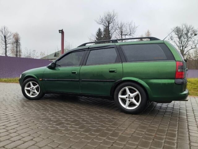 Зеленый Опель Вектра, объемом двигателя 1.8 л и пробегом 334 тыс. км за 2200 $, фото 1 на Automoto.ua