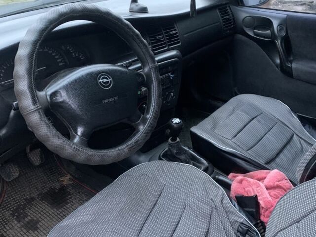 Зеленый Опель Вектра, объемом двигателя 1.6 л и пробегом 250 тыс. км за 2400 $, фото 5 на Automoto.ua