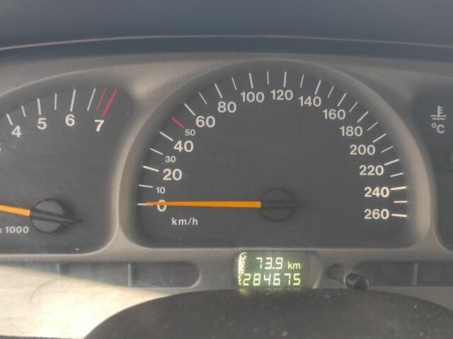 Зелений Опель Вектра, об'ємом двигуна 2.5 л та пробігом 280 тис. км за 2500 $, фото 7 на Automoto.ua