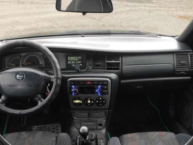 Зелений Опель Вектра, об'ємом двигуна 2.5 л та пробігом 280 тис. км за 2500 $, фото 4 на Automoto.ua