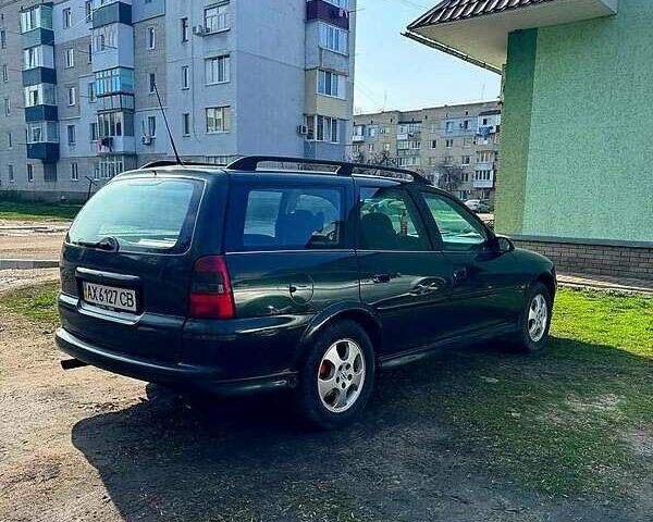 Зеленый Опель Вектра, объемом двигателя 1.8 л и пробегом 363 тыс. км за 3300 $, фото 2 на Automoto.ua