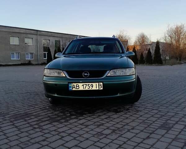 Зеленый Опель Вектра, объемом двигателя 1.8 л и пробегом 300 тыс. км за 2600 $, фото 1 на Automoto.ua