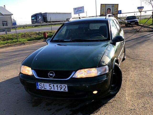 Зеленый Опель Вектра, объемом двигателя 20 л и пробегом 250 тыс. км за 1350 $, фото 3 на Automoto.ua