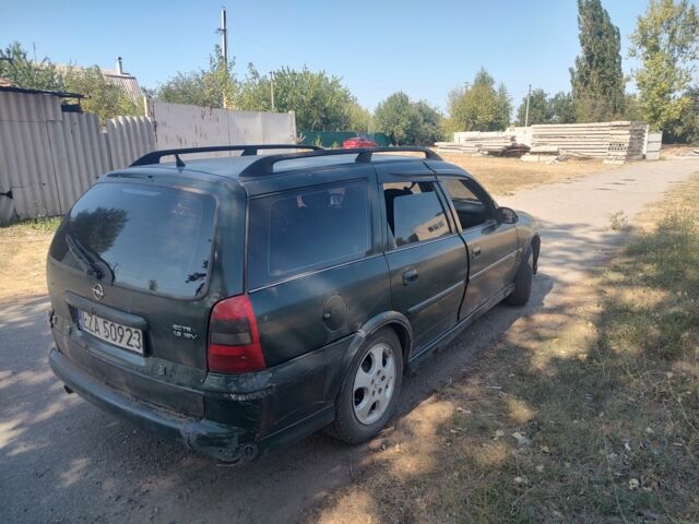 Зелений Опель Вектра, об'ємом двигуна 1.6 л та пробігом 425 тис. км за 35000 $, фото 2 на Automoto.ua