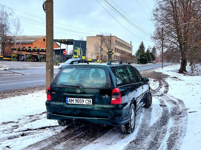 Зеленый Опель Вектра, объемом двигателя 18 л и пробегом 0 тыс. км за 1800 $, фото 3 на Automoto.ua