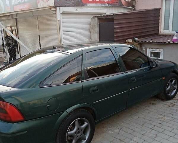 Зеленый Опель Вектра, объемом двигателя 2 л и пробегом 300 тыс. км за 2900 $, фото 6 на Automoto.ua