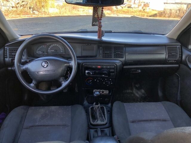 Зеленый Опель Вектра, объемом двигателя 1.8 л и пробегом 1000 тыс. км за 1800 $, фото 15 на Automoto.ua