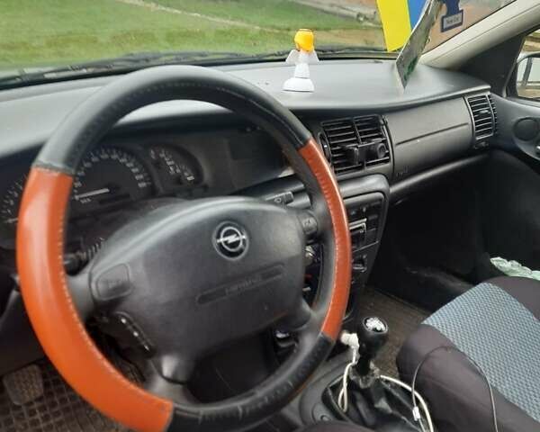 Зеленый Опель Вектра, объемом двигателя 1.6 л и пробегом 210 тыс. км за 3000 $, фото 3 на Automoto.ua