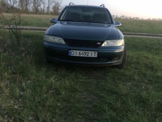 Зеленый Опель Вектра, объемом двигателя 1.8 л и пробегом 400 тыс. км за 2600 $, фото 1 на Automoto.ua