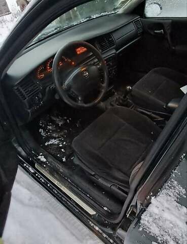 Зелений Опель Вектра, об'ємом двигуна 1.6 л та пробігом 252 тис. км за 950 $, фото 2 на Automoto.ua