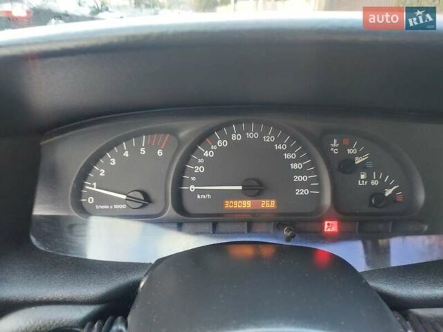 Зелений Опель Вектра, об'ємом двигуна 2.2 л та пробігом 306 тис. км за 1900 $, фото 1 на Automoto.ua