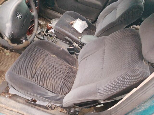 Зеленый Опель Вектра, объемом двигателя 0 л и пробегом 111 тыс. км за 474 $, фото 3 на Automoto.ua